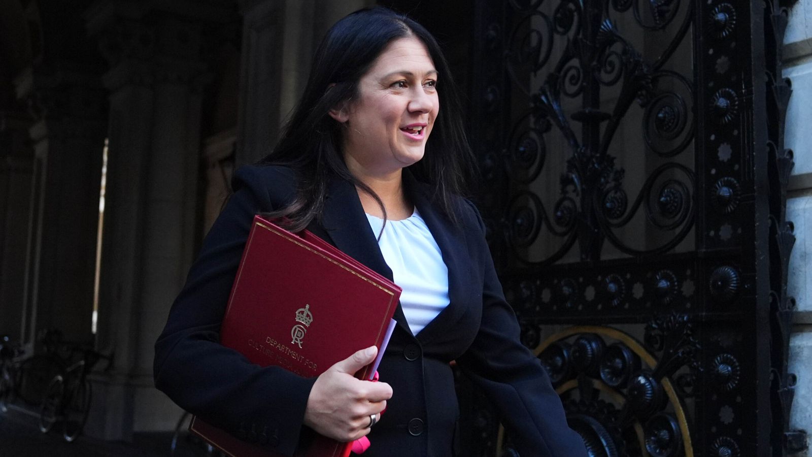 Lisa Nandy defended in ‘cronyism’ row over appointment of football regulator | Politics News