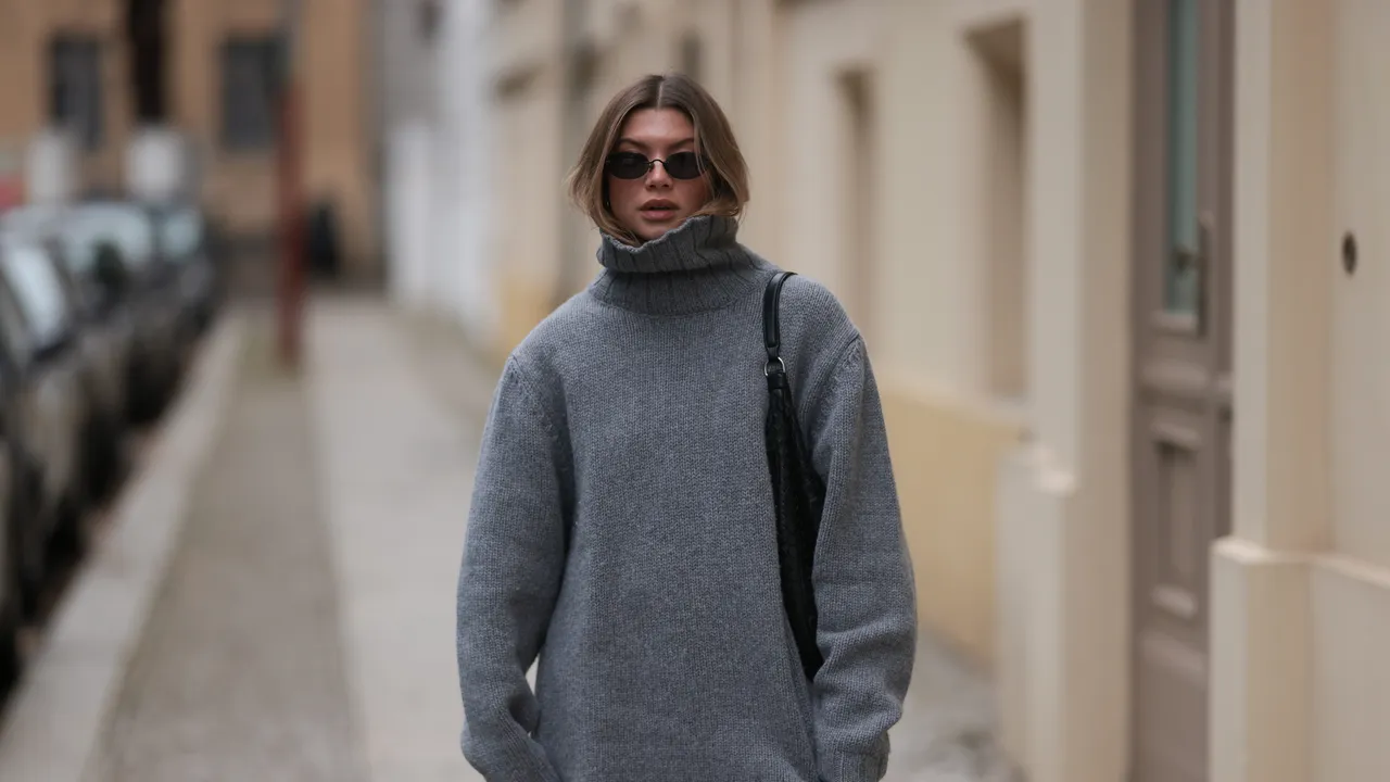 How to Style an Oversized Sweater Like a Fashion Pro