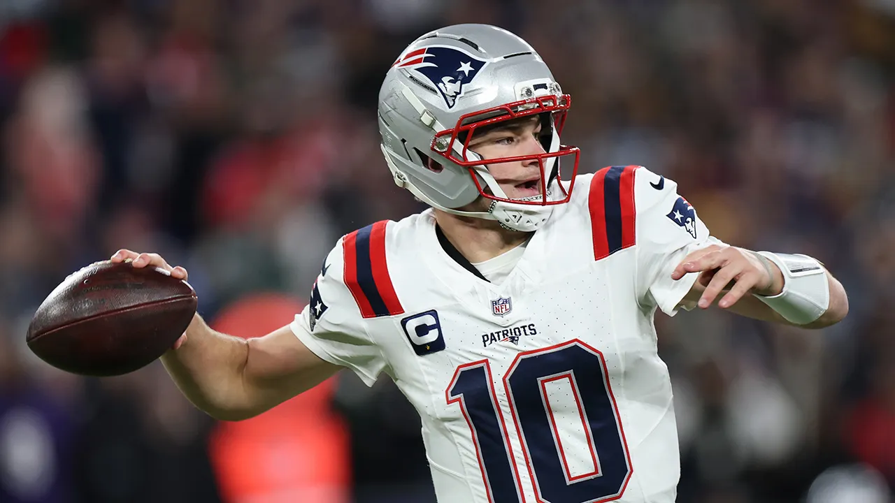 Drake Maye leads Patriots to first playoff berth with comeback win