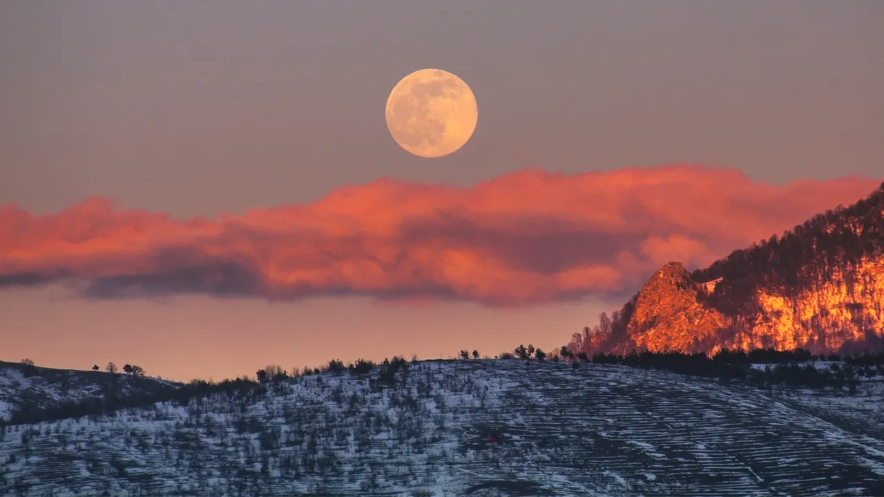 January’s Supermoon Is the First Full Moon of 2026. Here’s How It Can Light Your Path