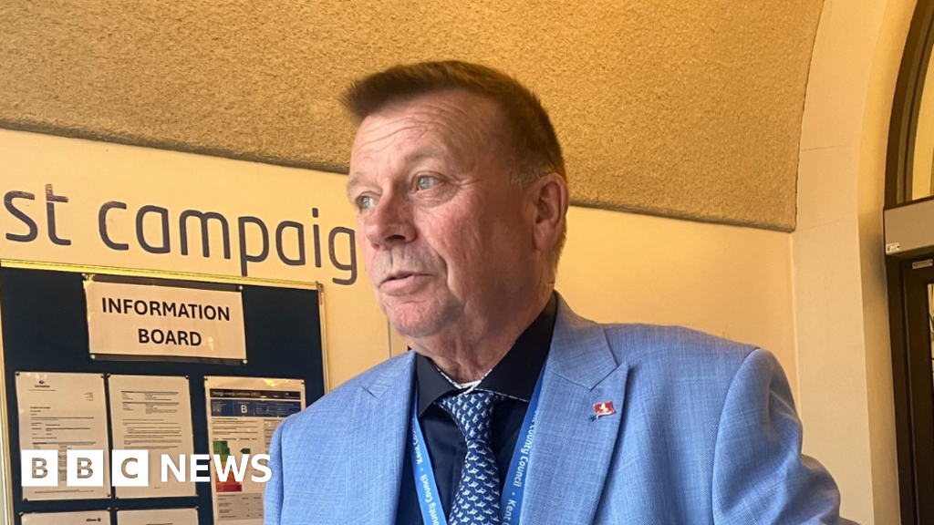 No action against Reform UK councillor over ‘punch him’ WhatsApp