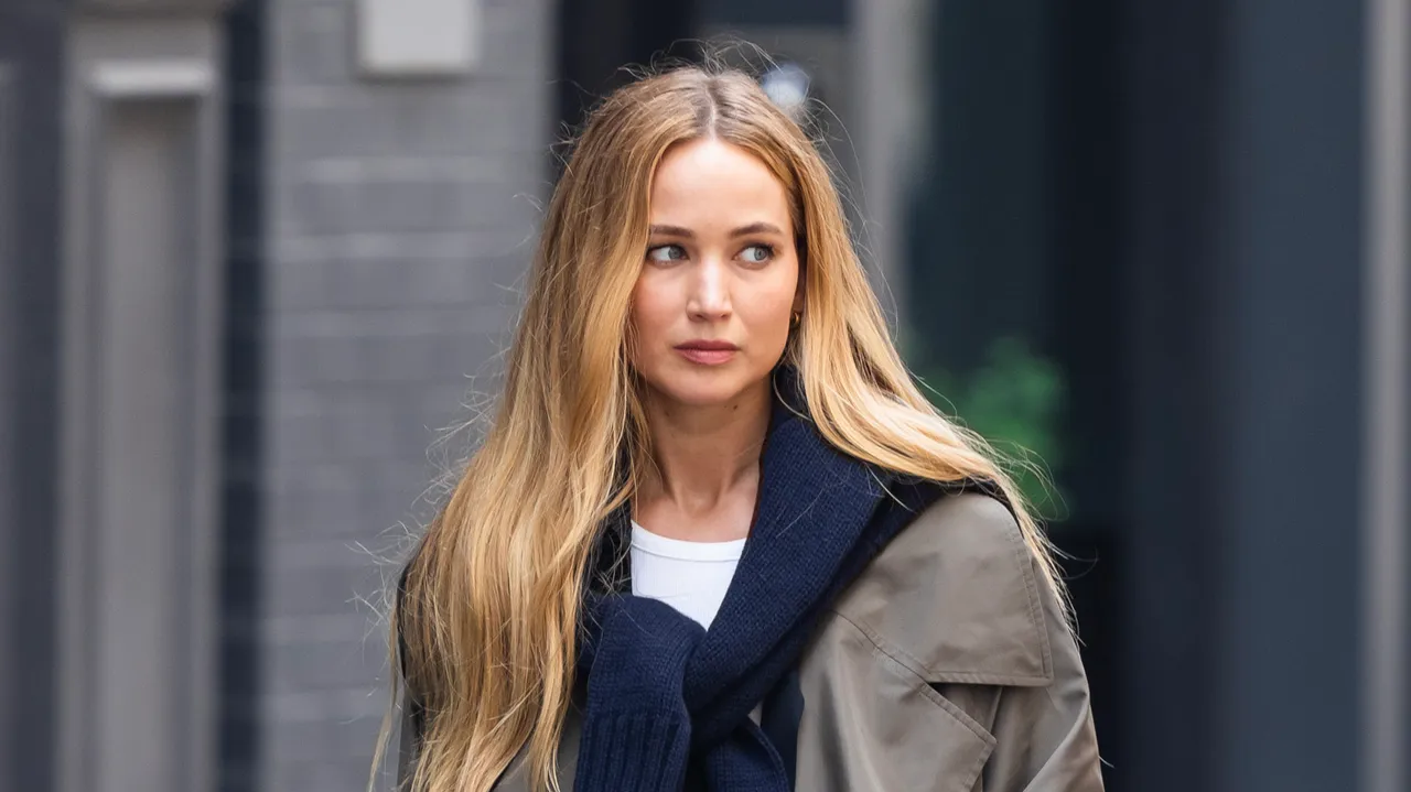 Jennifer Lawrence’s Strict Outfit Rule Will Change the Way You Dress in 2026