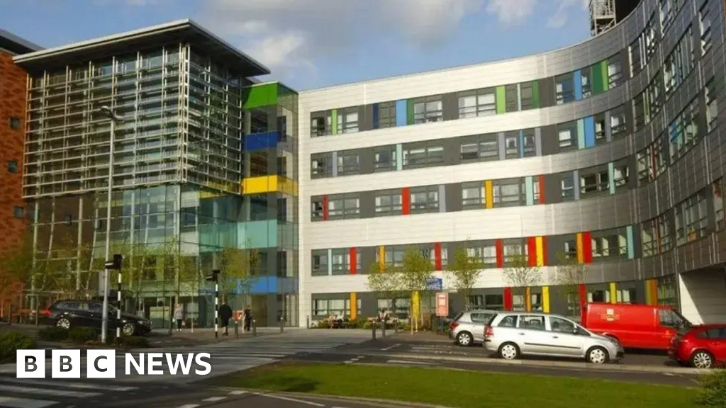 Portsmouth surgeon who ‘stripped naked in cubicle’ struck off