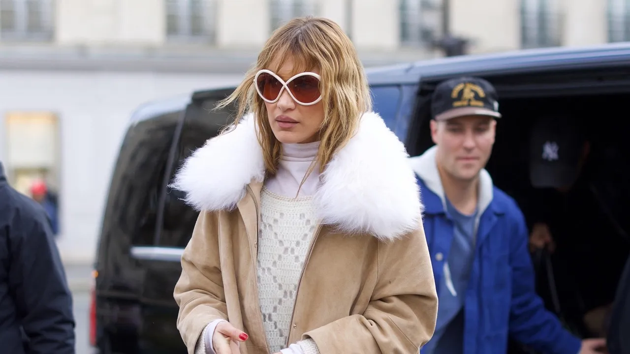 Bella Hadid’s Ankle Jeans Go Against Spring’s Biggest Denim Trend in the Best Way