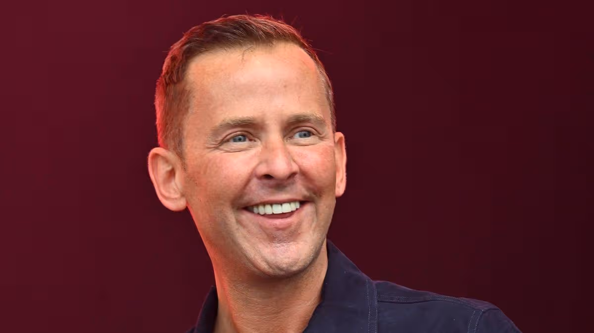 Scott Mills to sue BBC after Radio 2 sacking in unfair dismissal bombshell