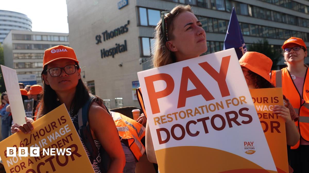 Resident doctors in England accept pay deal and end strikes