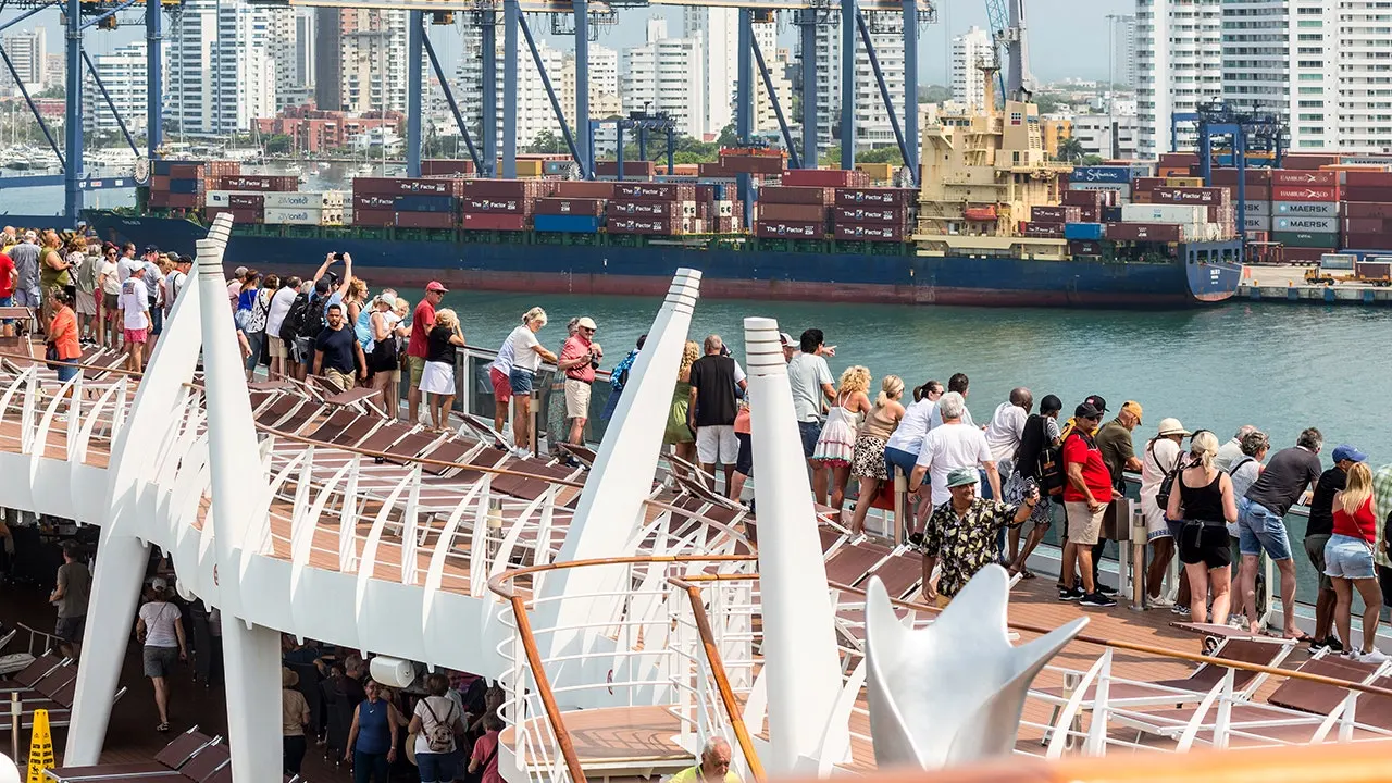 Carnival Cruise passenger hailed as hero for saving man who fell off pier
