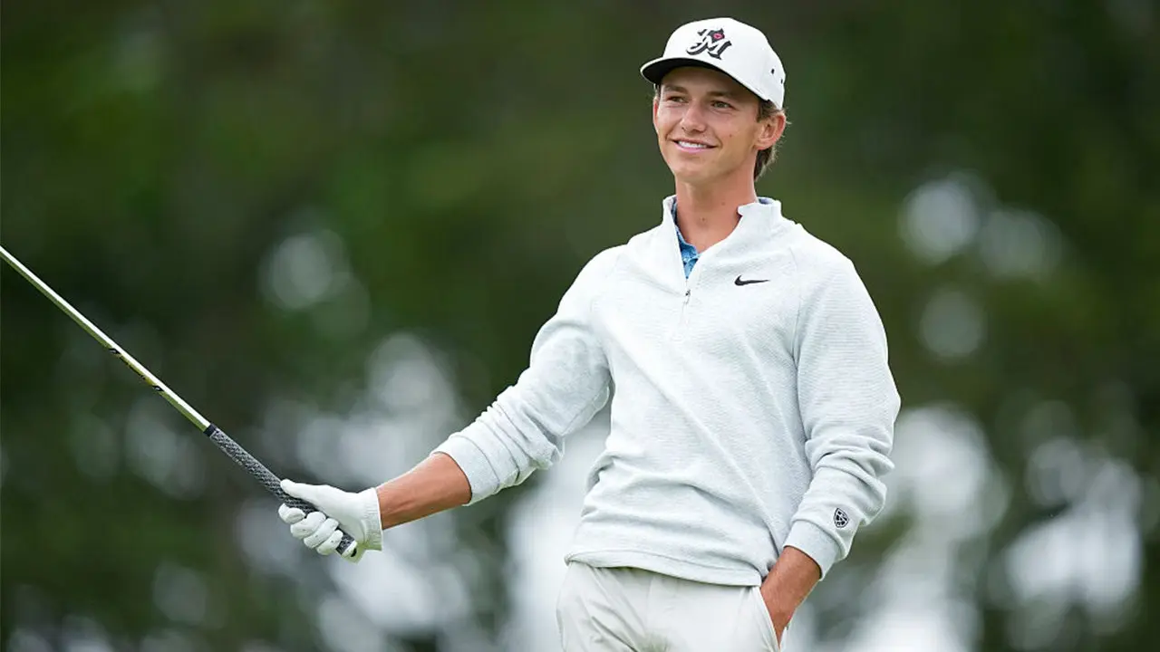 Miles Russell surprises dad with caddie duties on 18th hole at U.S. Open
