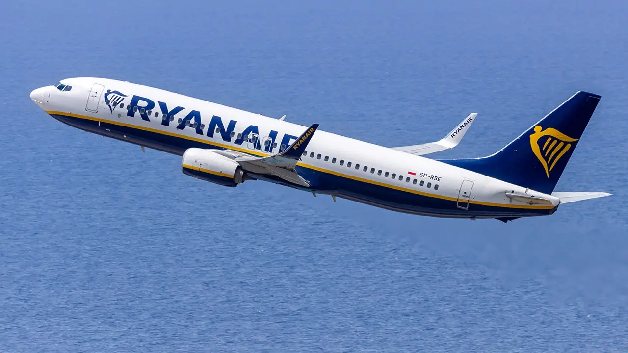 Experts reveal how a Ryanair flight passenger was nearly sucked out of window