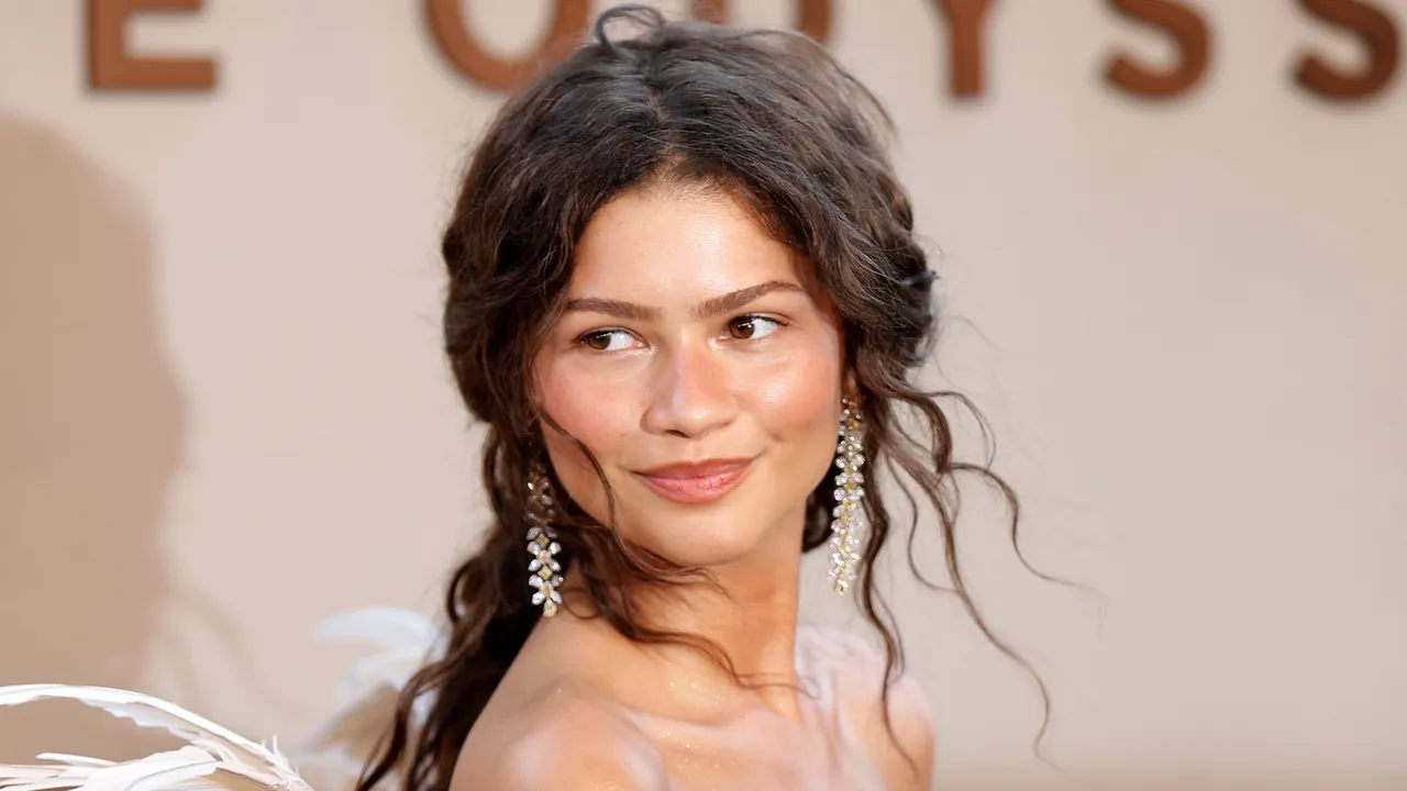 Zendaya’s Makeup Artist Reveals How to Recreate Her Viral ‘Sunkissed Makeup’ Look