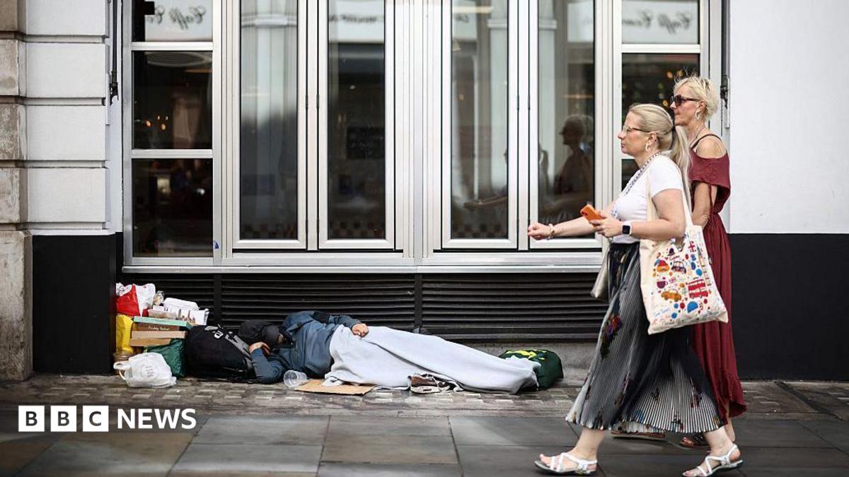 Andy Burnham unveils plan to get rough sleepers off streets for Christmas