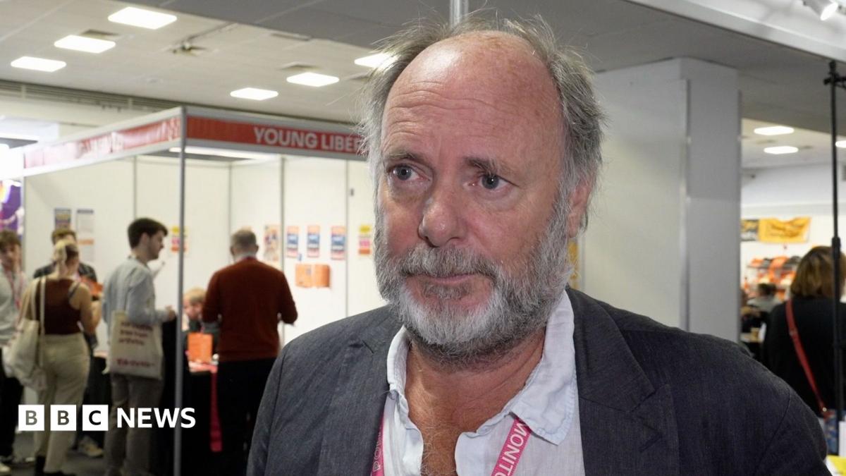 Lib Dems sleepwalking to irrelevance under Davey, says council leader
