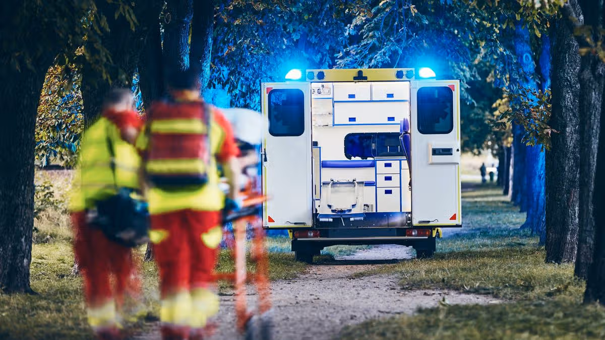‘Ridiculous’ influencers slammed for blocking ambulance during impromptu photoshoot
