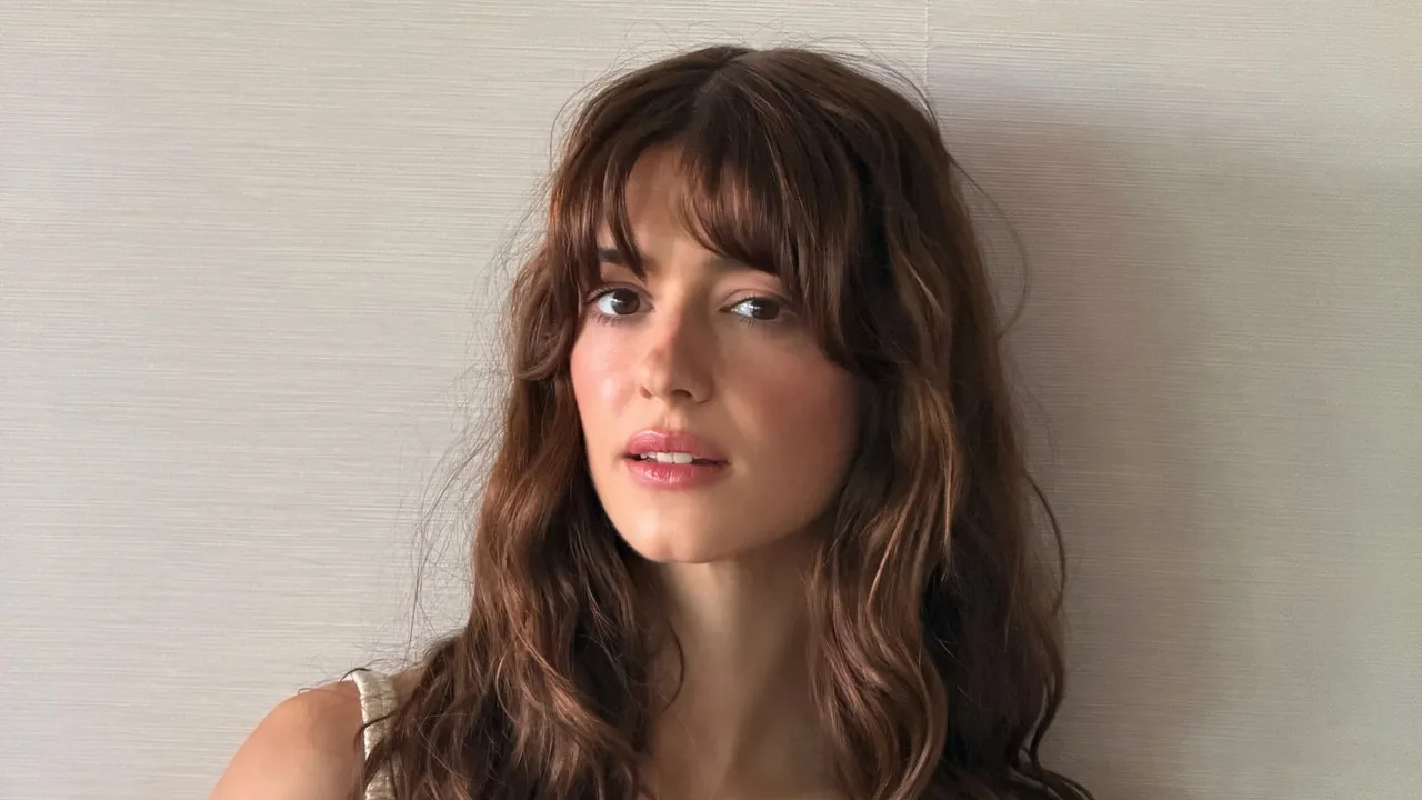 Daisy Edgar-Jones’ ‘Elinor Haircut’ Is the Modern Way to Live Out Your Jane Austen Dreams This Fall
