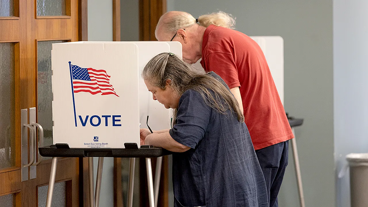 Researchers find 30 fake Texas campaign stores amid FBI scam warning